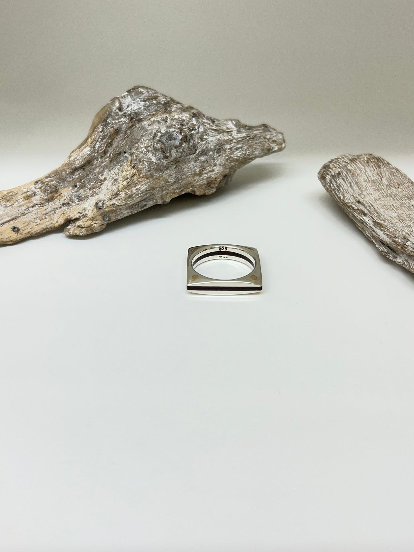 Bague Argent 925 et bois Fait à Kamouraska Pierre Brouillette bijoux PBBA01 1,5mm