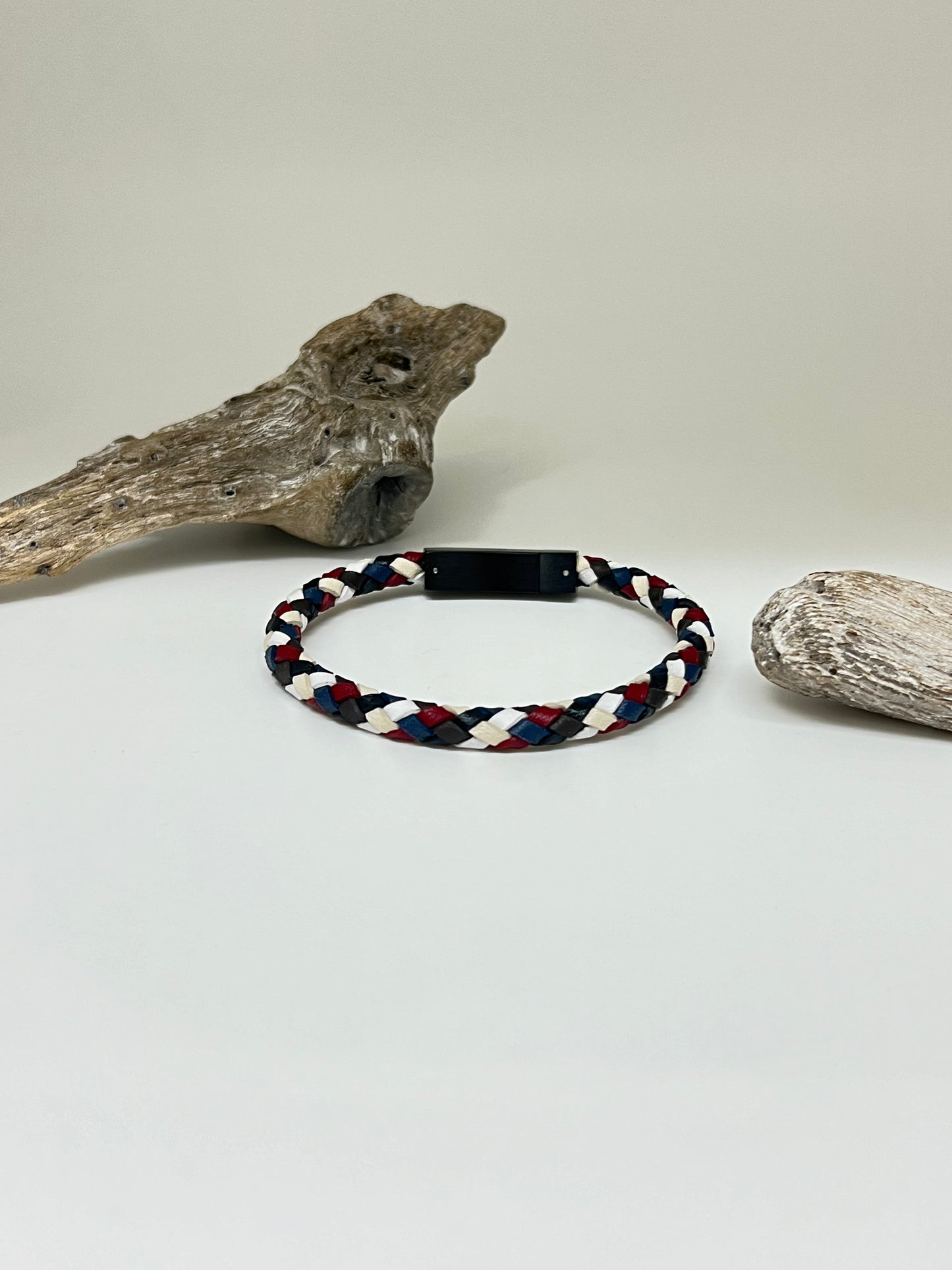 Bracelet Cuir dessiné à Montréal Arz Steel AS-B367
