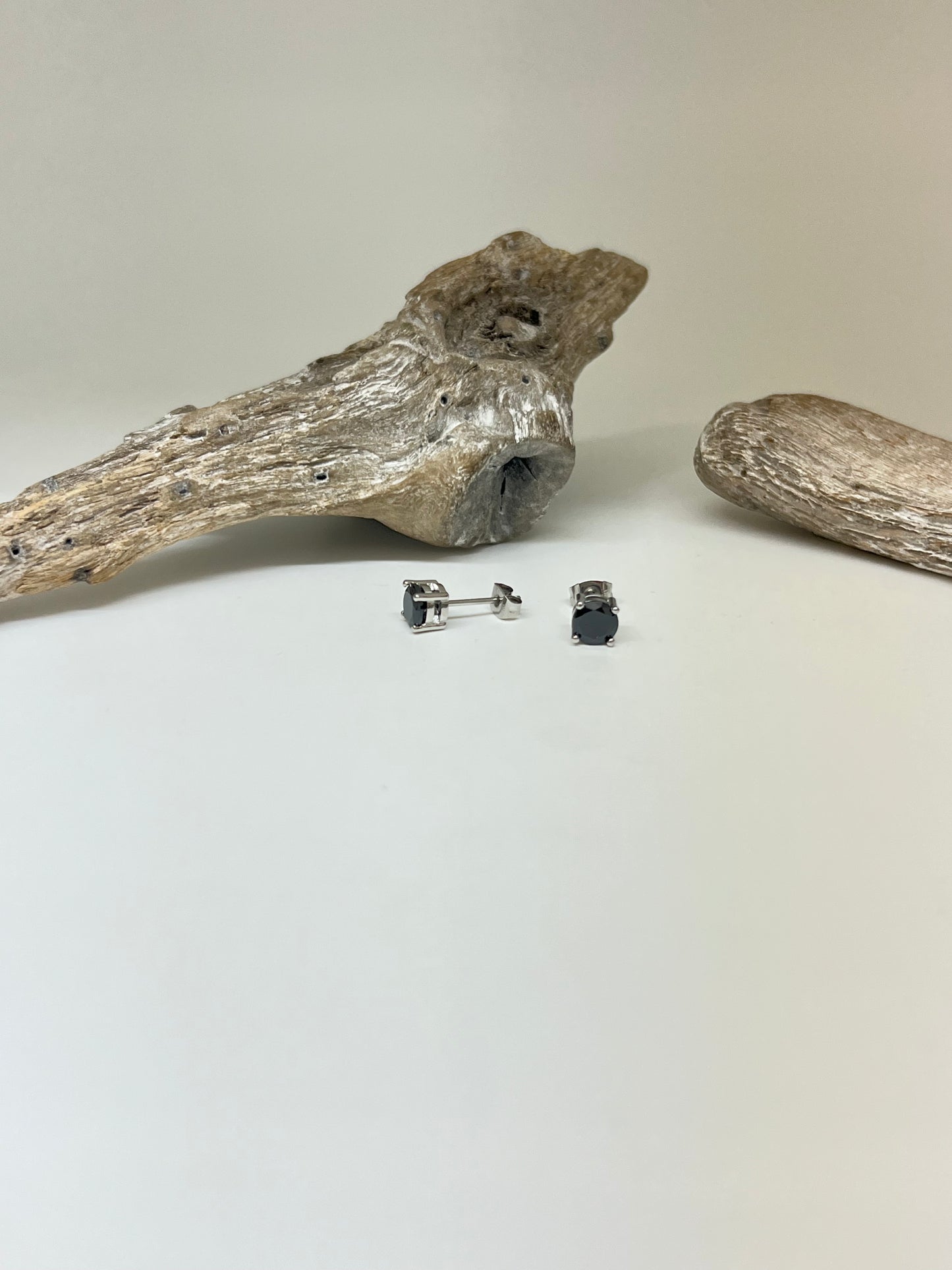 Black cubic zircon en Acier inoxydable, dessinée par Arz Steel Montréal AS-R127