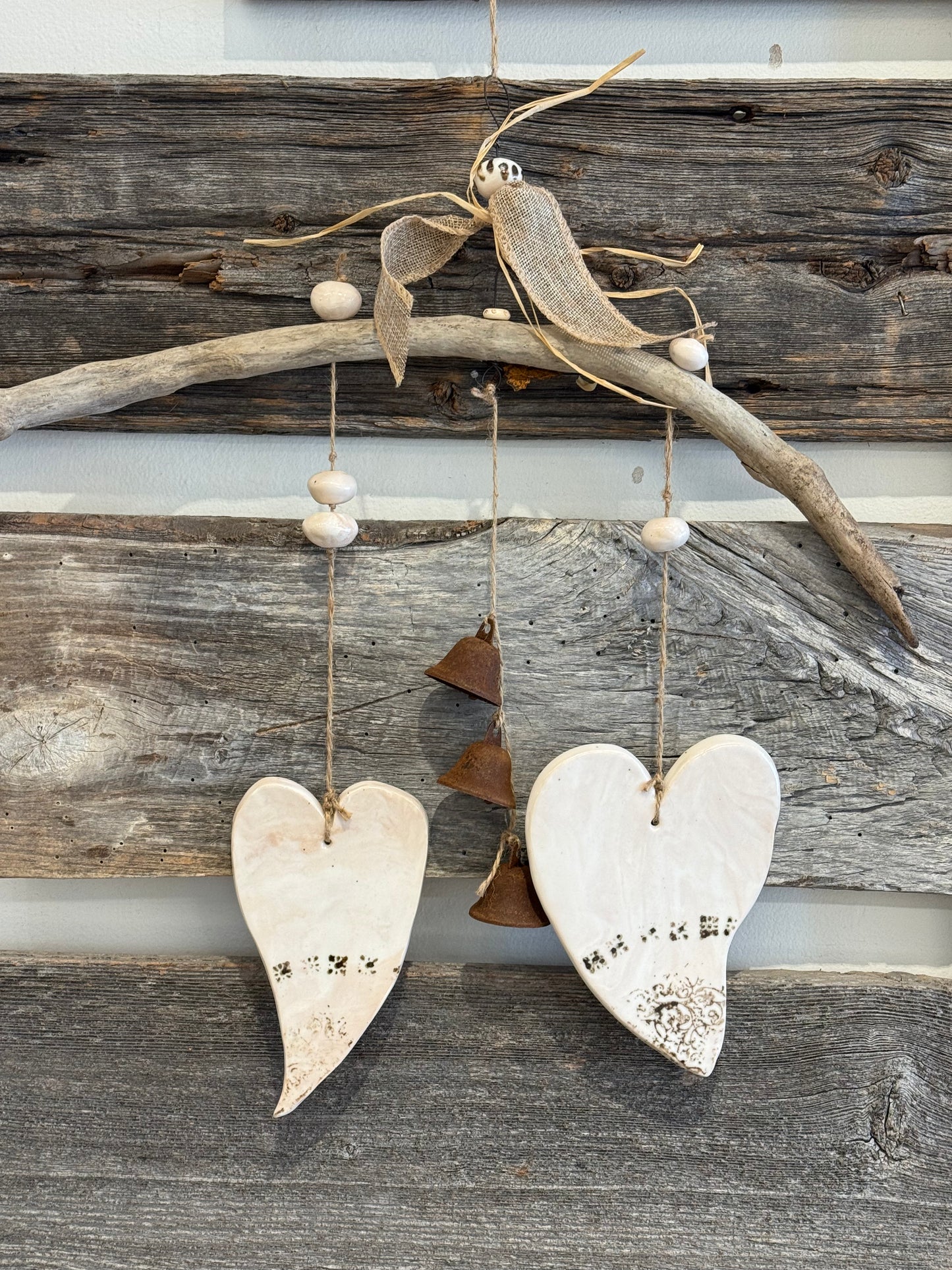 Mobile Coeurs en porcelaine sur bois Fait main à Sainte-Adèle Nathalie Laramée