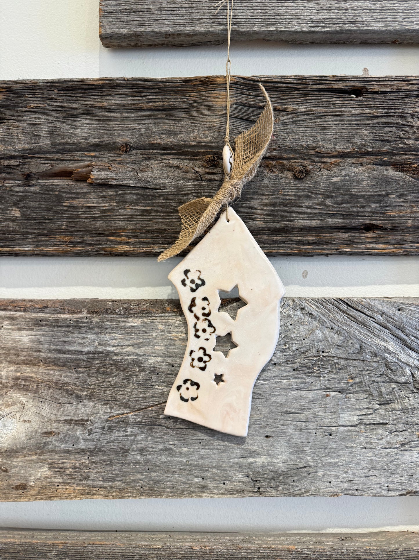 Mobile maison étoiles en porcelaine Fait main à Sainte-Adèle Nathalie Laramée