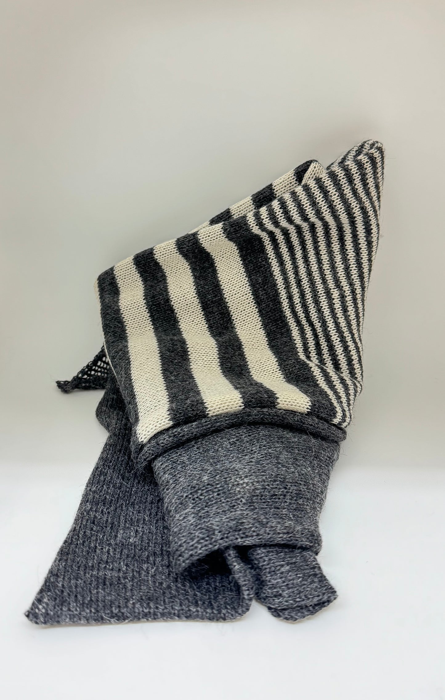 Foulard Lola Charbon - Crème Fait main à Dunham La fibre et moi Foulard tube Lola