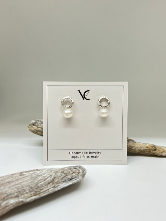 Ersa, boucles d'oreilles avec Perle d'eau douce Fait main à Montréal Véronique Roy
