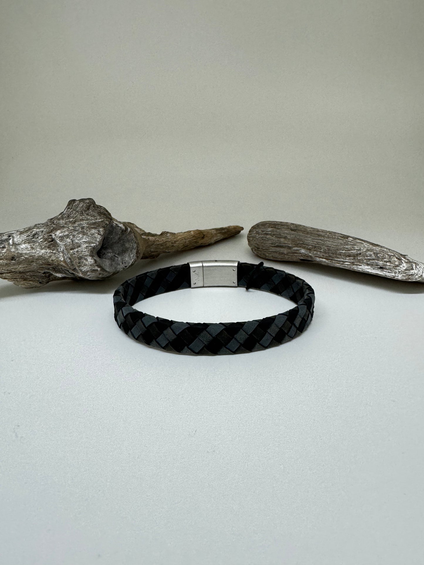 Bracelet tressé Cuir midnight fade dessiné à Montréal Arz Steel AS-B510