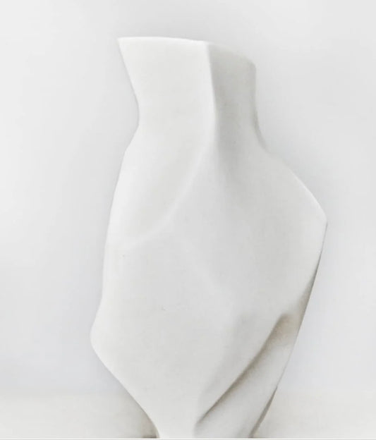 Vase le Discret en Porcelaine façonné à la main à Morin-Heights Atelier G par Gréta céramiste