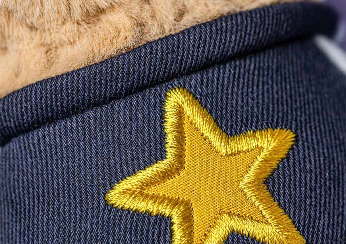 Amuseables Peanut Star student outfit peluche Jellycat dessinée à Londres Tenue d'écolier Peanut Star d'Amuseables A6PSP