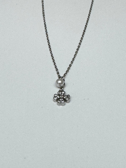 Collier Trèfle en Argent 925 et une perle Kurshuni Collier Trèfle en Argent 925 et une perle KX340-2