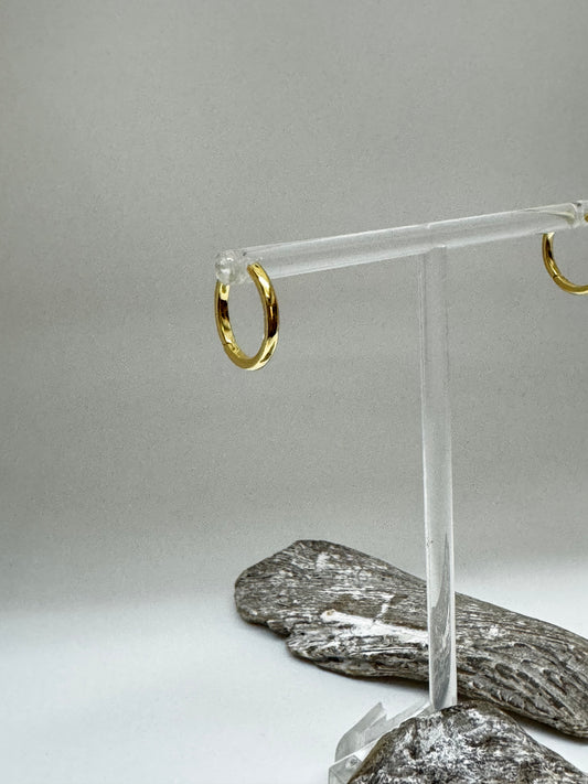 Anneaux style huggies en argent sterling plaqué or 24 carats Kurshuni Anneaux style huggies en argent sterling plaqué or 24 carats KR893-3