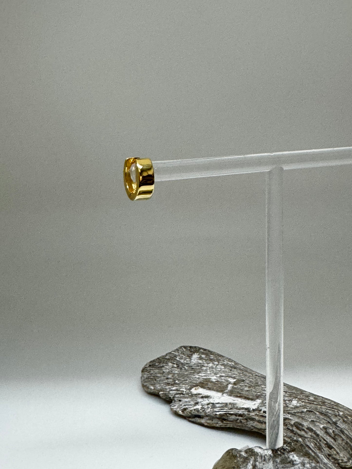 Anneaux style huggies en argent sterling plaqué or 24 carats Kurshuni