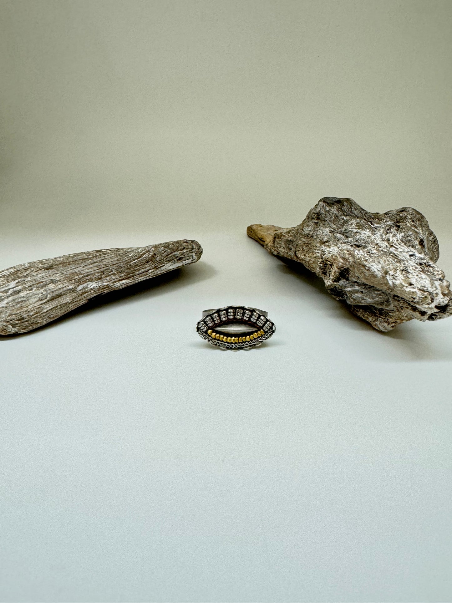 Bague métaux antique et verre Fait main en Israël Ayalabar N6033
