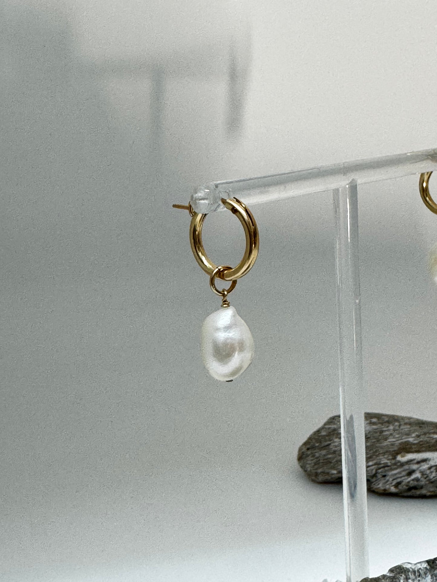 Anneaux Gold filled et perles baroque Maylin Toronto Anneaux Gold filled et perles