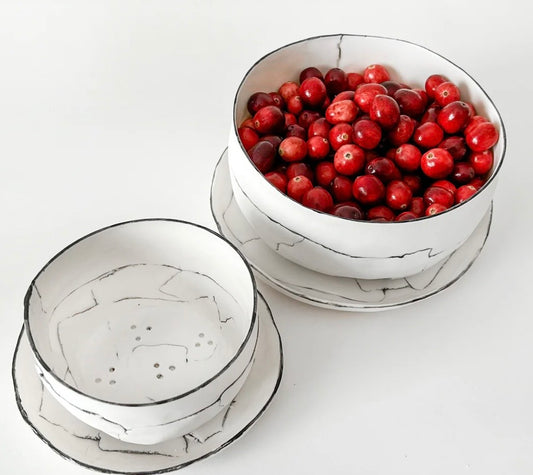 Atelier G De Blanc et Noir - Passoire à fruits grande à la main à Morin-Heights Atelier G De Blanc et Noir Passoire à fruits