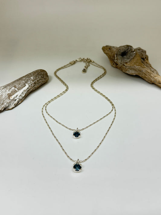 Aura blue Collier blue avec doubles chaîne à cristaux bleus Uno de 50 COL1866AZUM