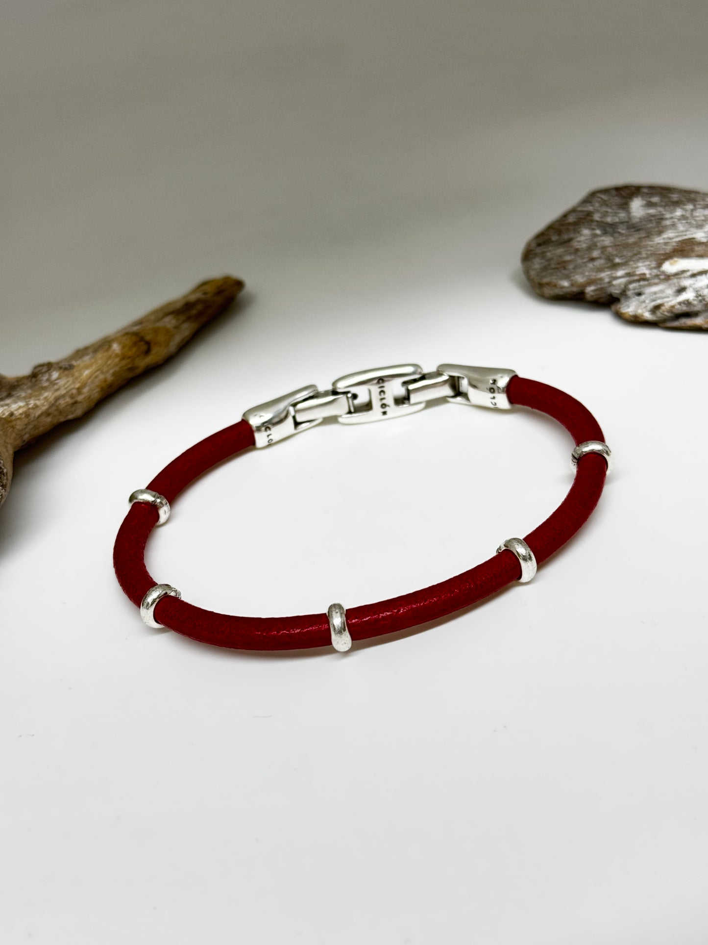 Bracelet WARI cuir rouge Ciclon 25M115-03-3
