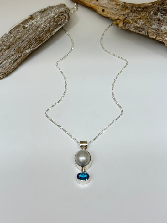 Chaine avec pendentif Opal et Topaz Dessinée à Montréal