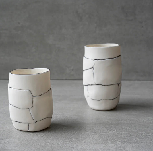 De Blanc et Noir - Verre à café petit en Porcelaine façonné à la main à Morin-Heights Atelier G par Gréta De Blanc et Noir - Verre à café
