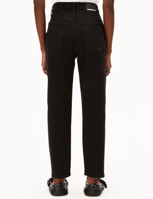 MAIRAA HIGH WAIST MOM JEANS Mélange de coton recyclé Armed Angel MAIRAA HIGH WAIST MOM JEANS