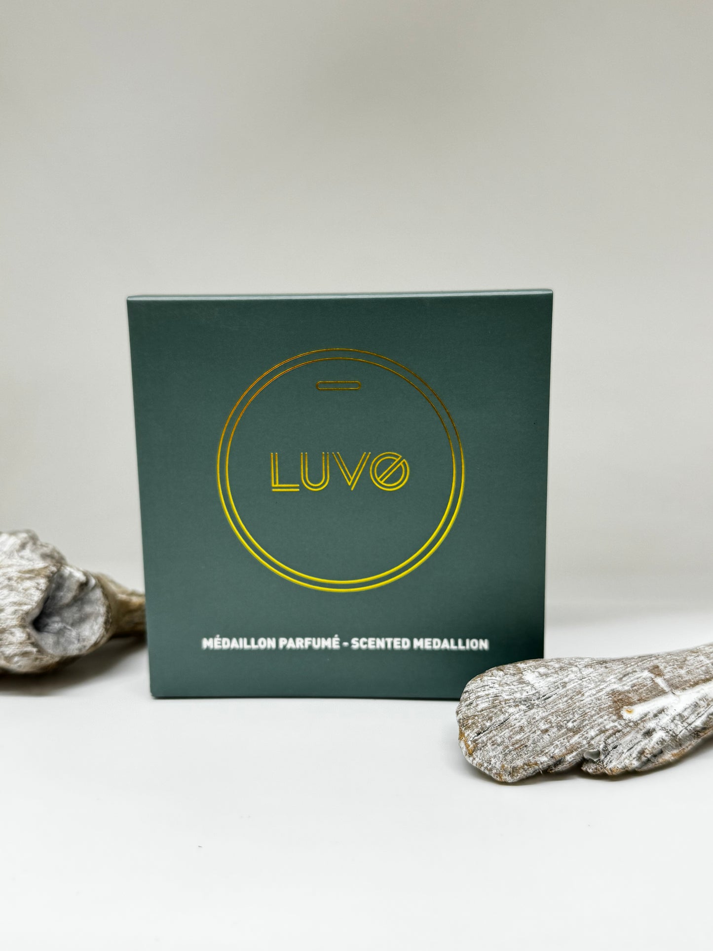 LUVO Médaillon en porcelaine parfumé à la rose Sweet Bruer et à la cardamome
