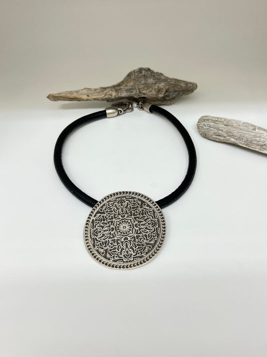 Collier Zamac dessiné à Montréal Sazzu Collier Cercle MN1171