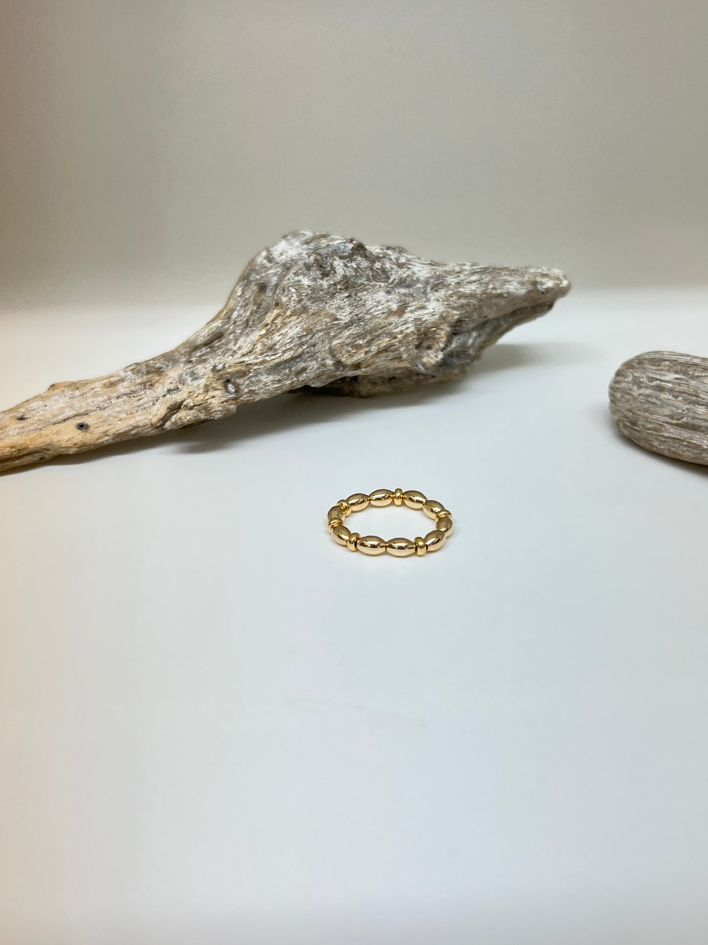 Bague Élastique Perle de Riz Goldfill Fait main à Montréal Beblue Bague élastique