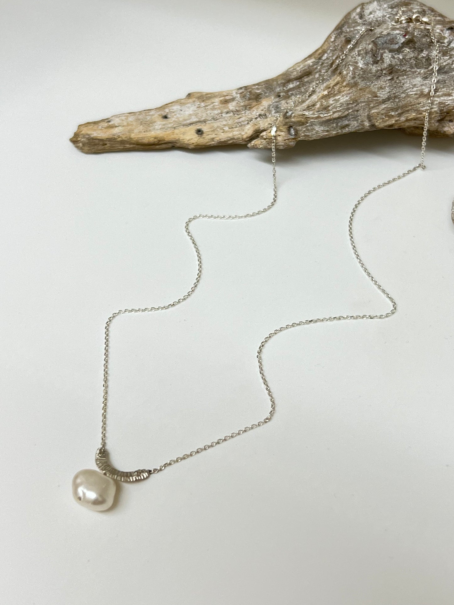 Val-d’Or - Collier délicat avec perle d'eau douce Fait main à Montréal Véronique Roy