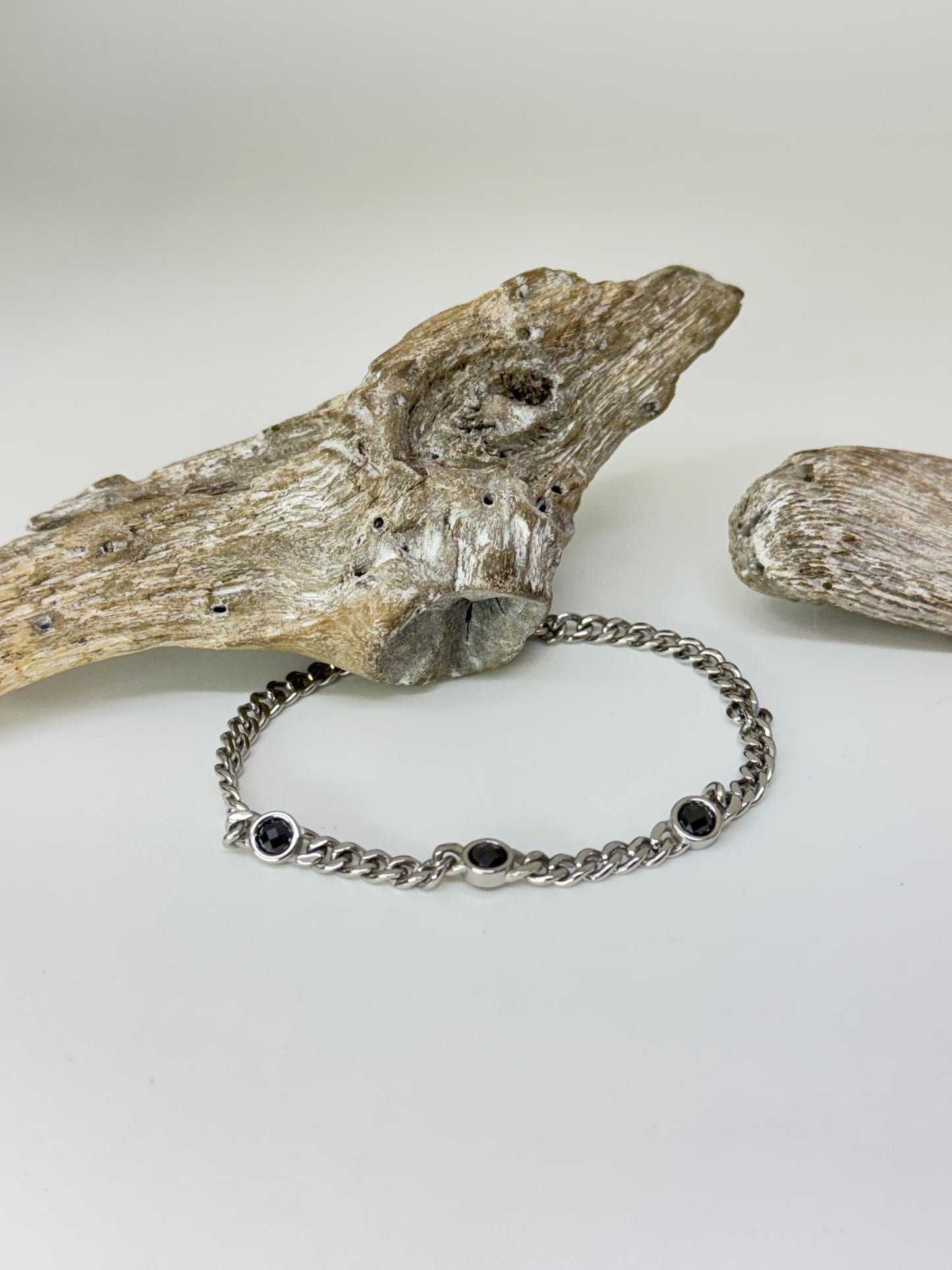 Bracelet Acier et Zircon noir dessiné à Montréal Arz Steel Montréal
AS-B435W