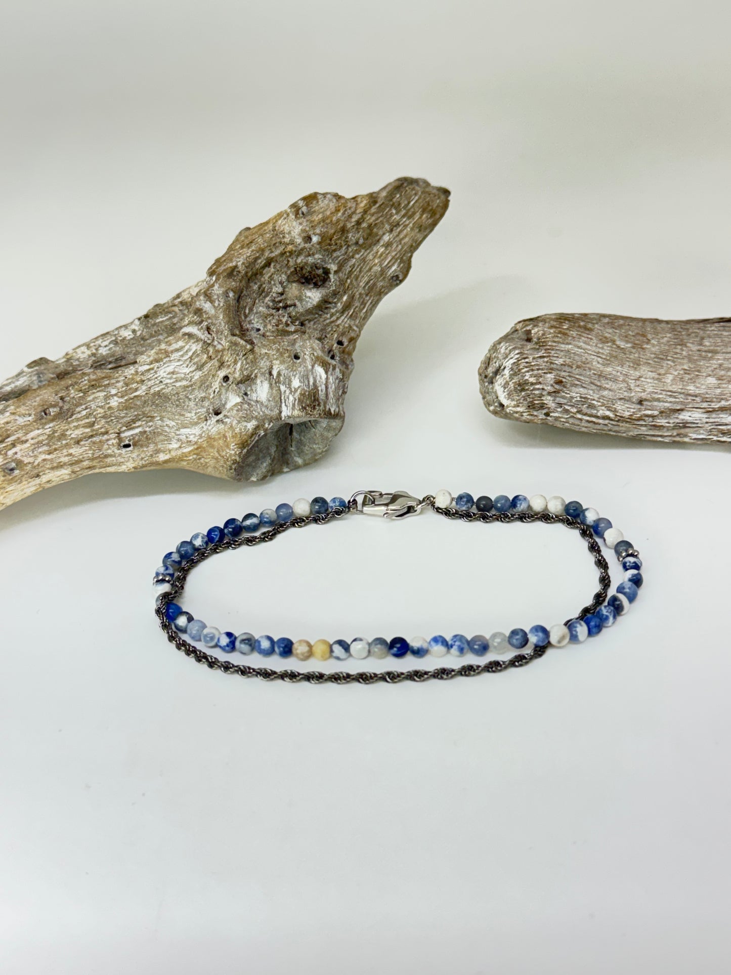 Bracelet Acier et Sodalite dessiné à Montréal Arz Steel Montréal
AS-B480