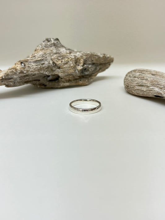 Bague Martelée Argent 925 recyclé Fait en Outaouais Alliance W Jewellery