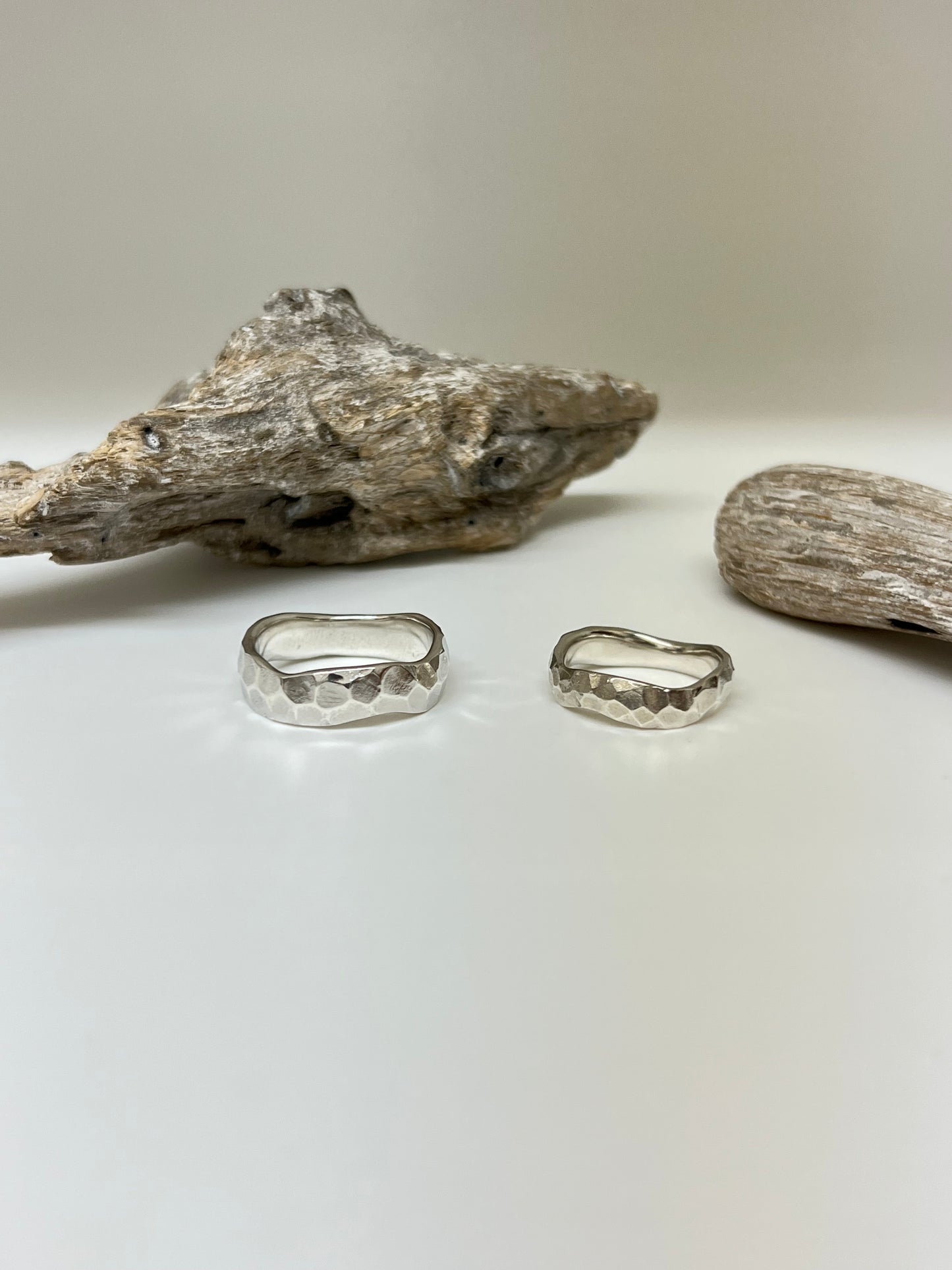Bague Martelée Argent 925 recyclé Fait en Outaouais Alliance W Jewellery