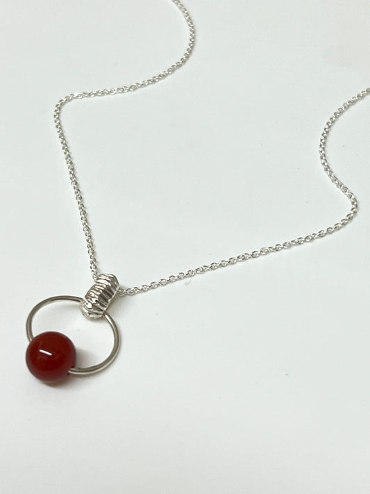 Amos - Collier avec pendentif de Cornaline Fait main à Montréal Véronique Roy