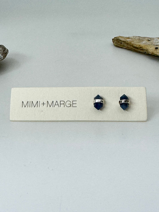 Boucles d'oreilles en saphir bleu avec argent dessiné à Vancouver
