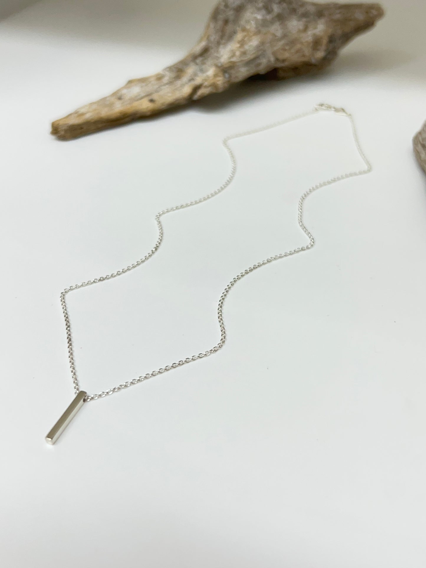 Collier Barre verticale // Argent argent Fait main à Montréal Maksym Joaillerie COLBAR