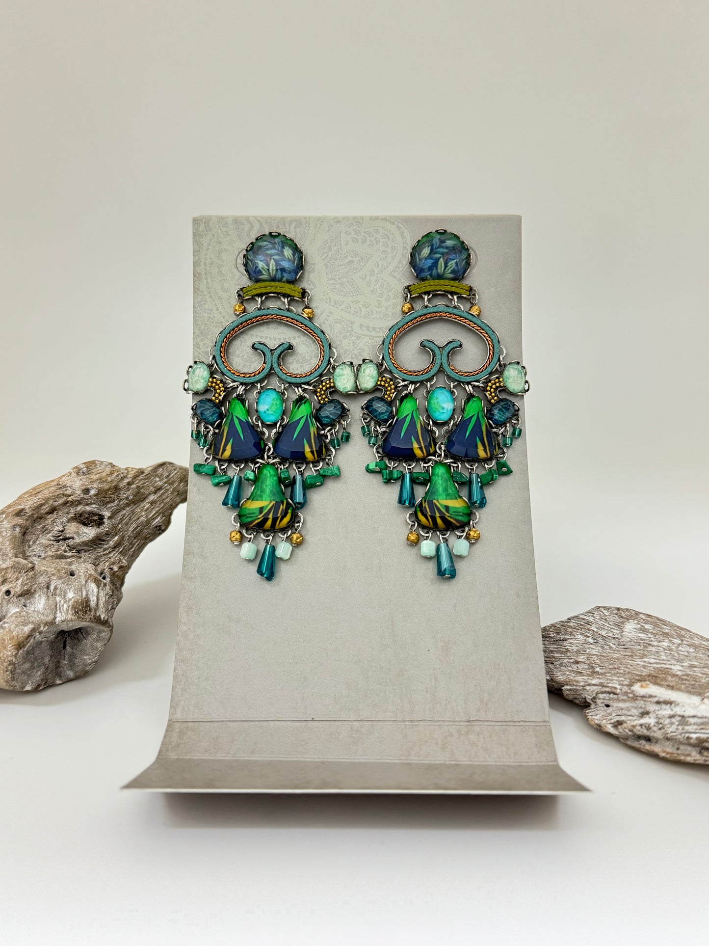 Chandelier Meadow Set, Linnea Earrings AyalaBar Cristaux/Métaux antiques/Verre fabriquée au Moyen-Orient R2230