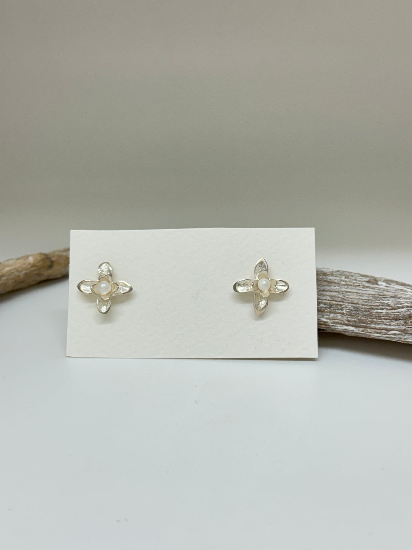 Boucles d’oreilles longues Lilas commun Amulette par Bénédite Séguin H-T-BoF
