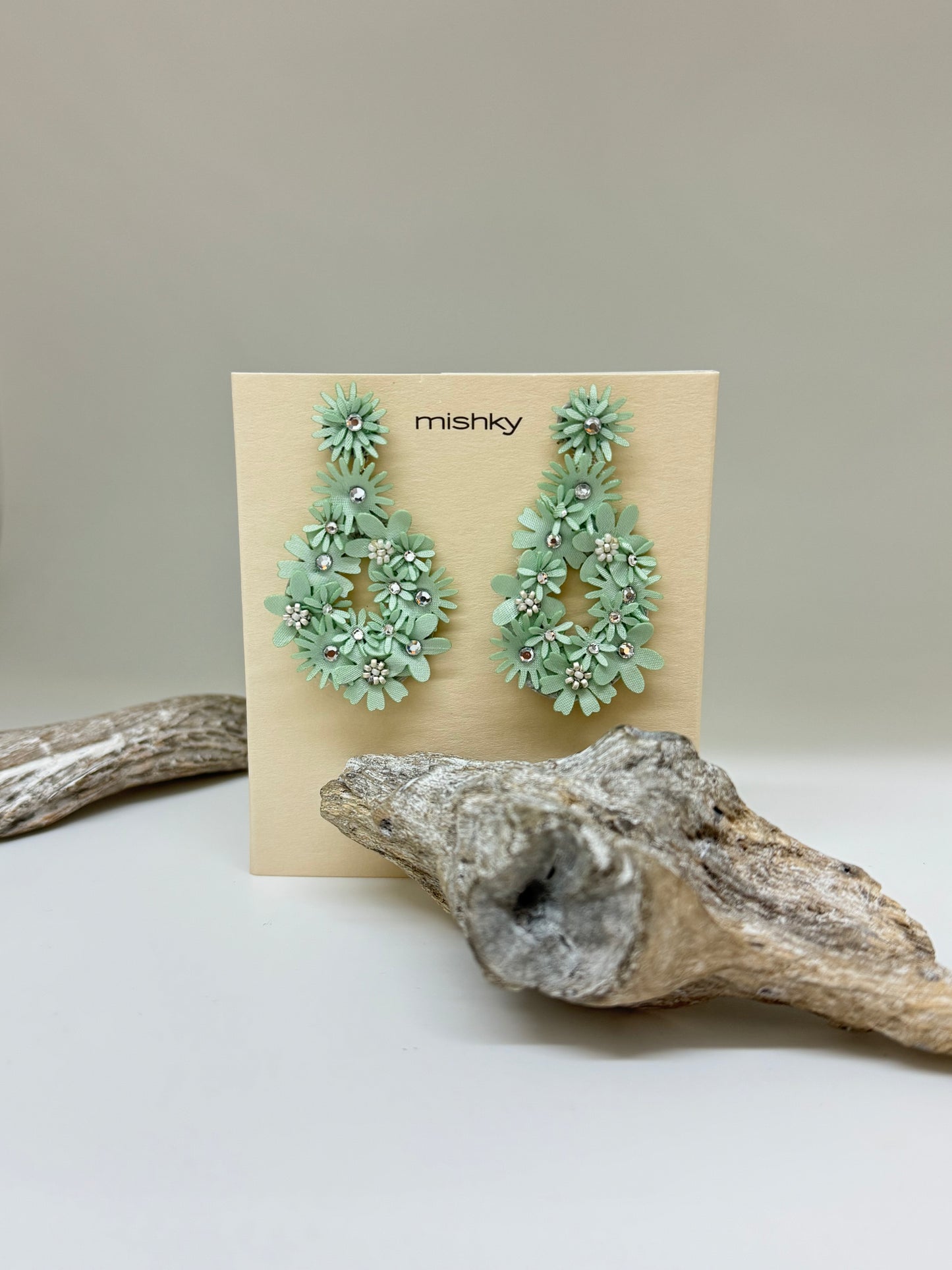 Boucles d'oreilles à tige Flower Drop Fait à la main en Colombie Mishky 111-12770