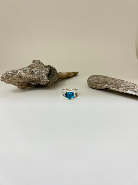 Bague Argent 925 et Topaz bleu Dessiné par Carole Morand de Montréal Topaz bleu
