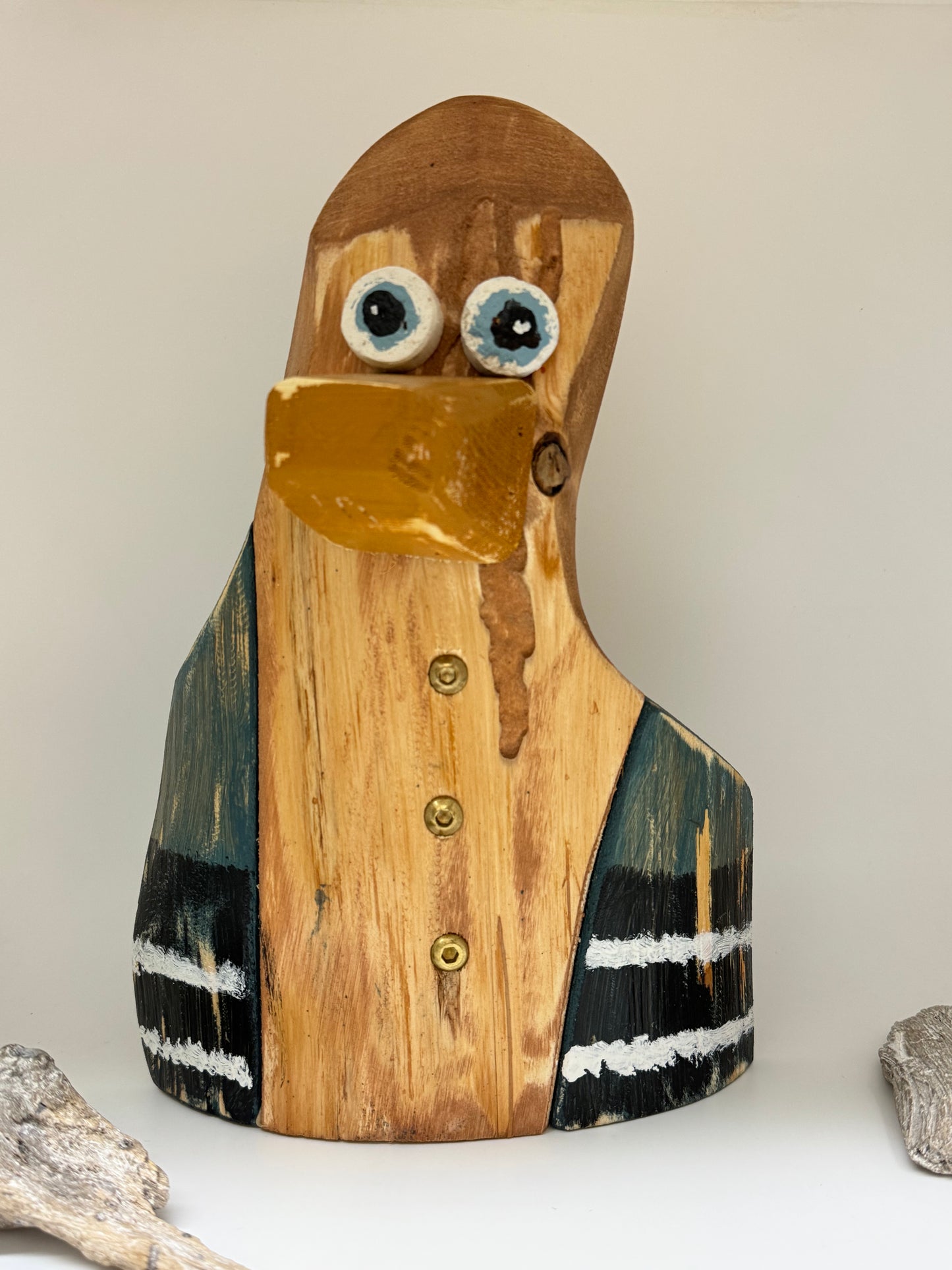 So-Grenue bleu fait de bois recyclé Fait main à Cap Santé Bertrand Massé Artiste So-Grenue