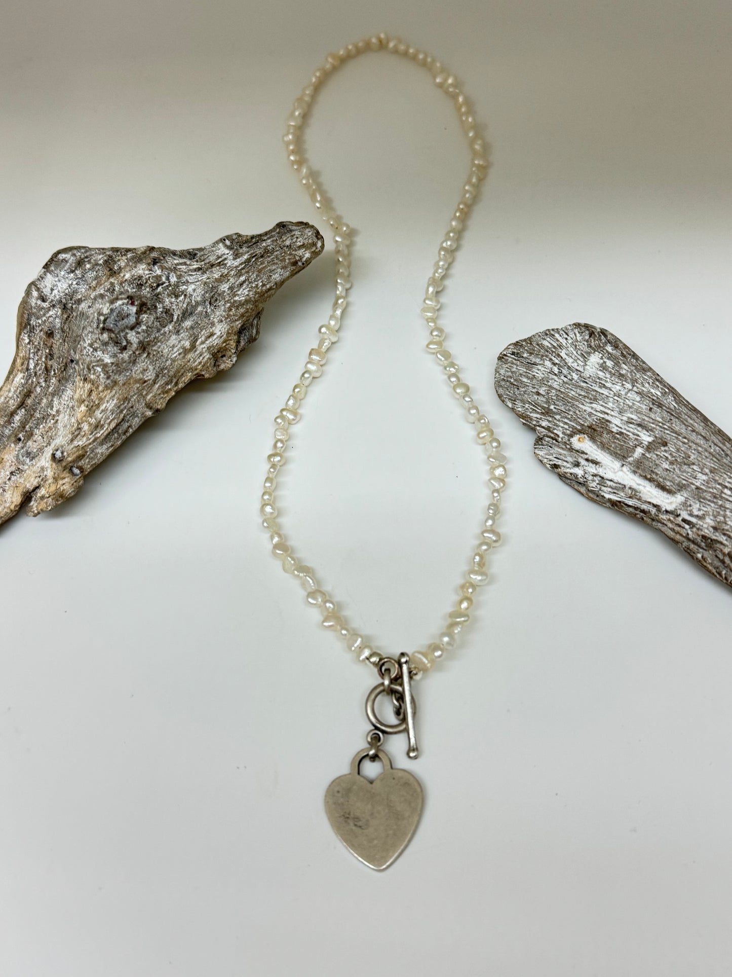 Collier Margarita Perles et Zamac dessiné à Montréal Sazzu Collier Perle-Coeur MN1101