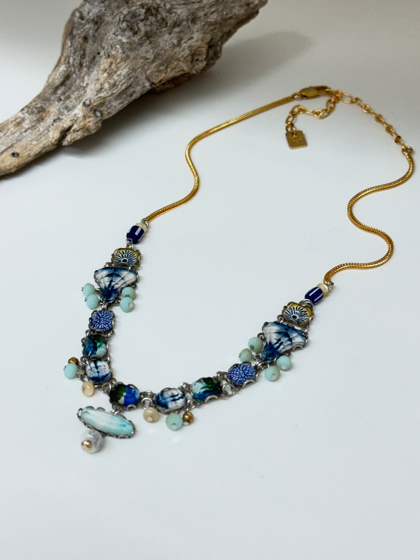 Collier Ayala Bar Mint Statement Eaux Douces AyalaBar fabriquée au Moyen Orient R3569