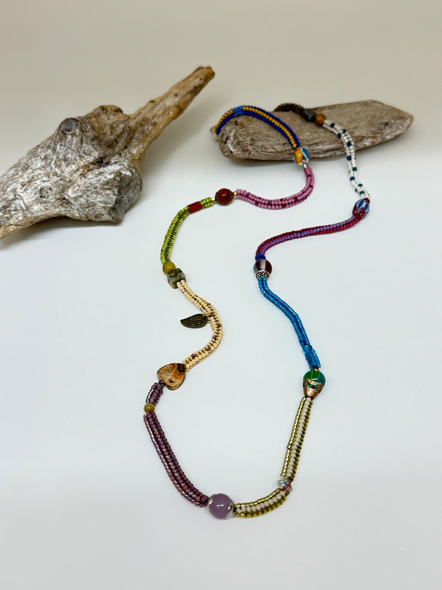 Collier Multi couleurs Perles de Myuki fait à Montréal Hélène Gagnon Multi couleurs Myuki