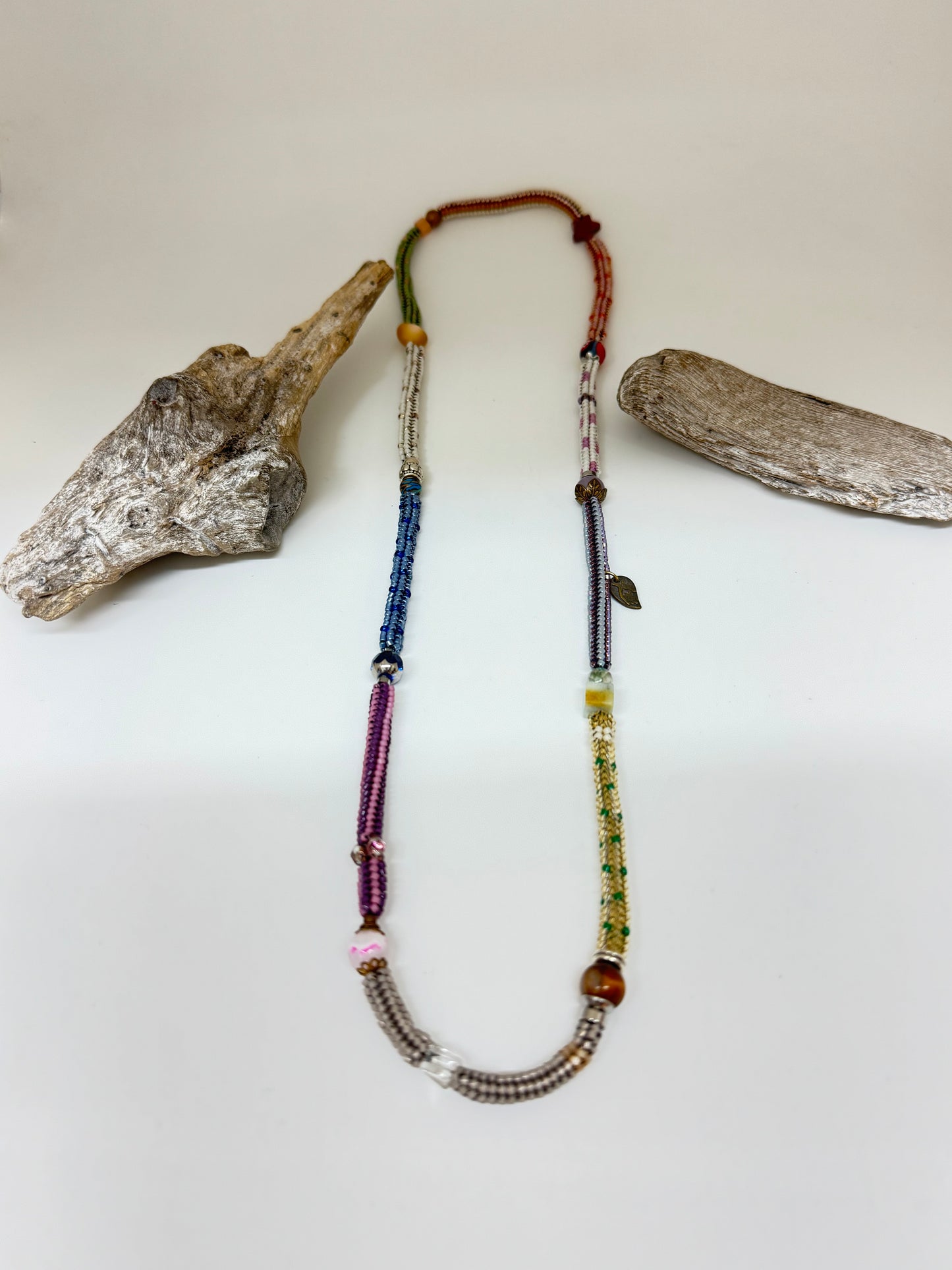 Collier Multi couleurs Perles de Myuki fait à Montréal Hélène Gagnon Multi couleurs Myuki