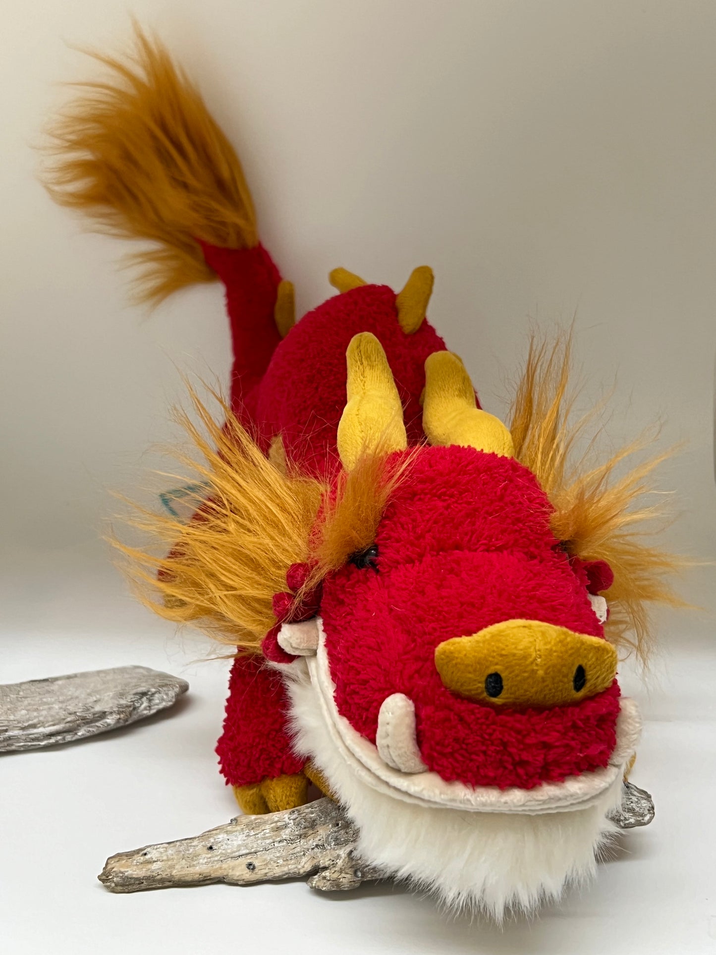 Festival dragon dessinée à Londres Jellycat Festival dragon CEL2D