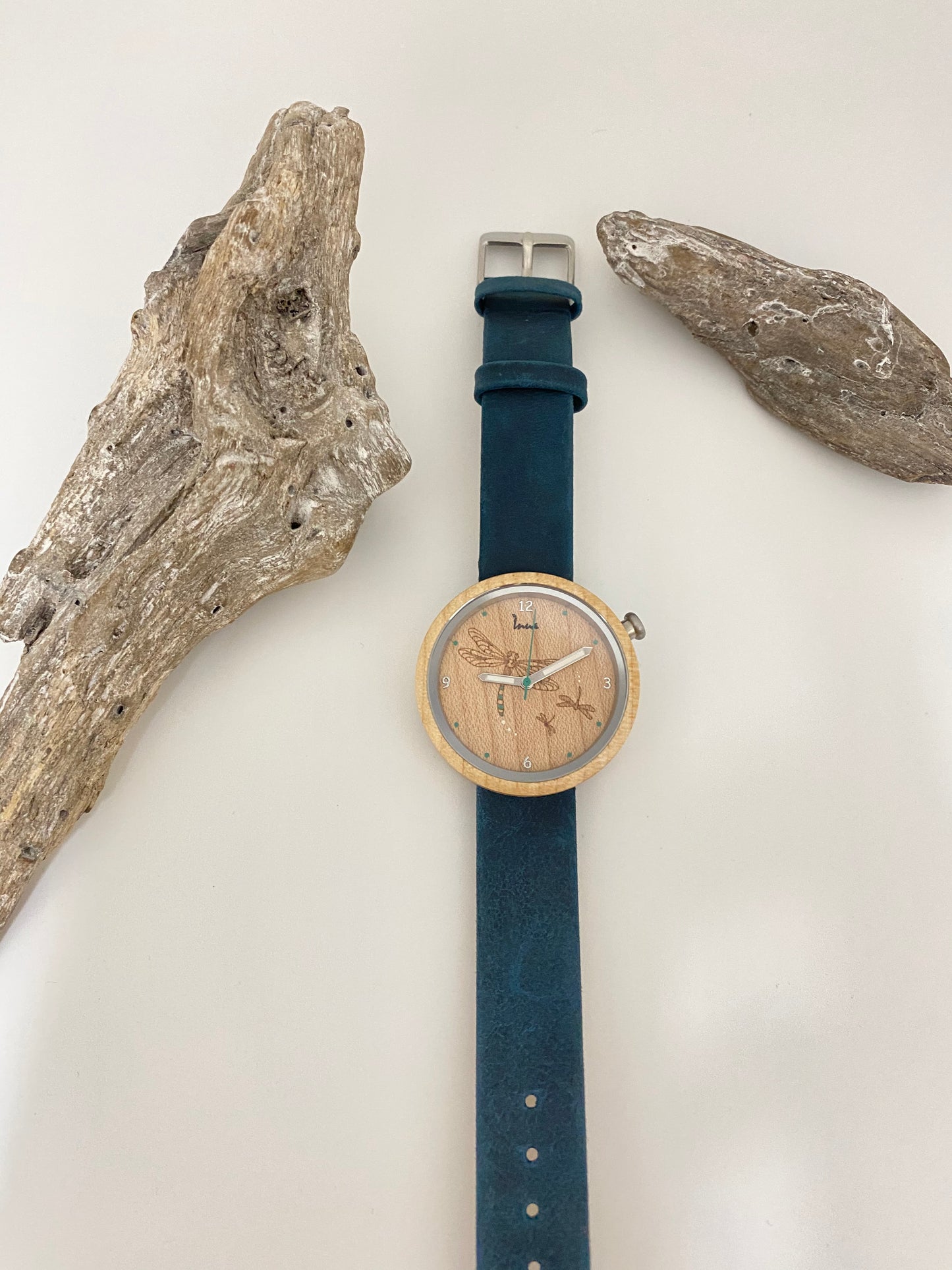 Montre Matinée à Eastman en Bois Dessinée au Québec. Inua
