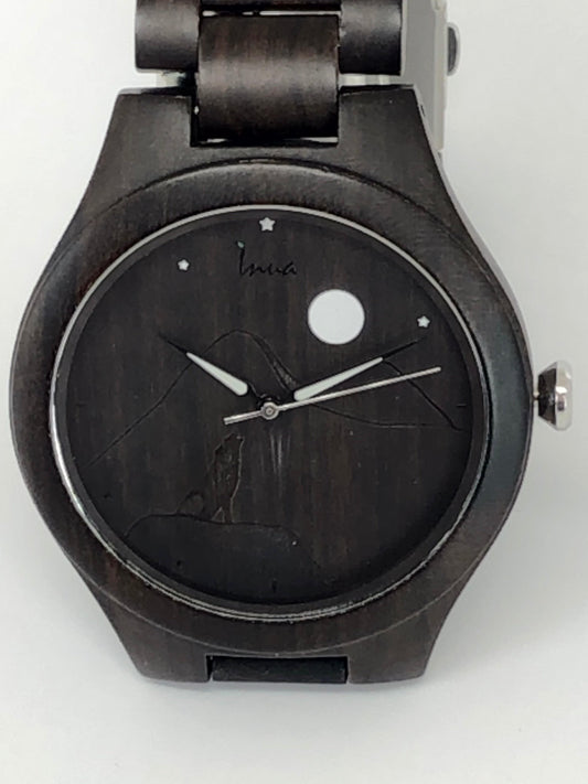 Montre Wolf at Night en Bois Dessinée au Québec Inua