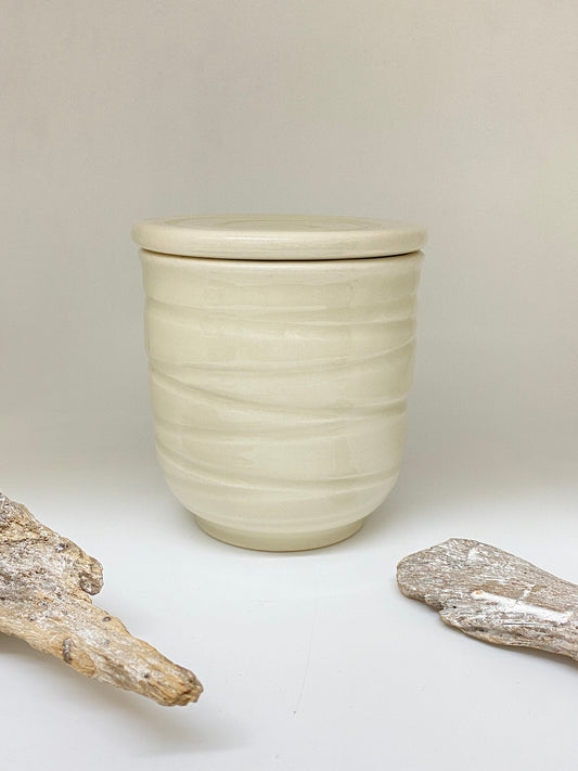 Beurrier breton blanc en Porcelaine Tournée à la main à Montréal Weilbrenner et Lebeau