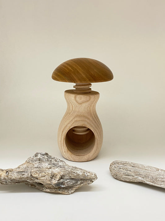 Casse noix en bois Fait main en Allemagne