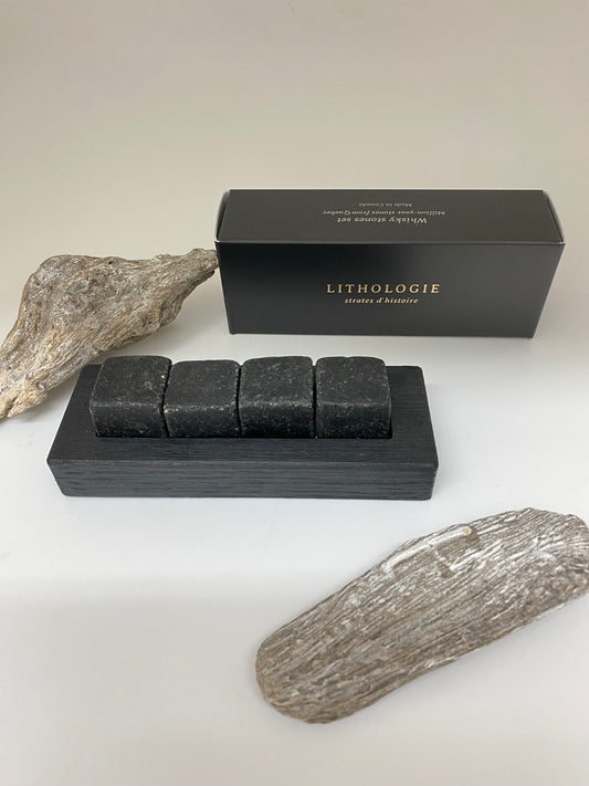 Pierre à Whisky Hornblende Fait main au Québec Granule foncée Lithologie