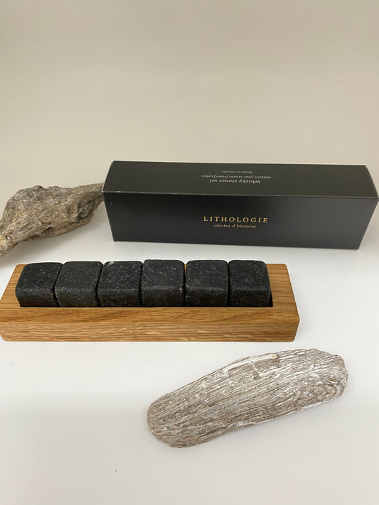 Pierre à Whisky Hornblende Fait main au Québec Granule foncée Lithologie