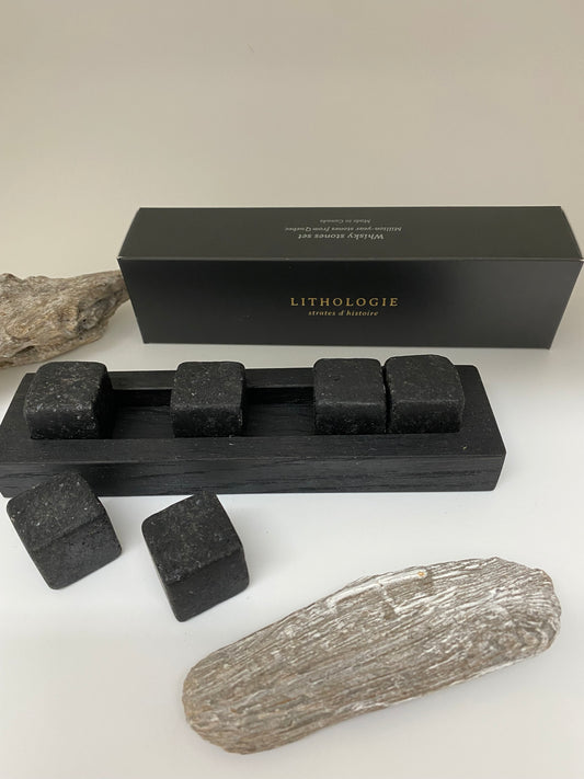 Pierre à Whisky Hornblende Fait main au Québec Granule foncée Lithologie