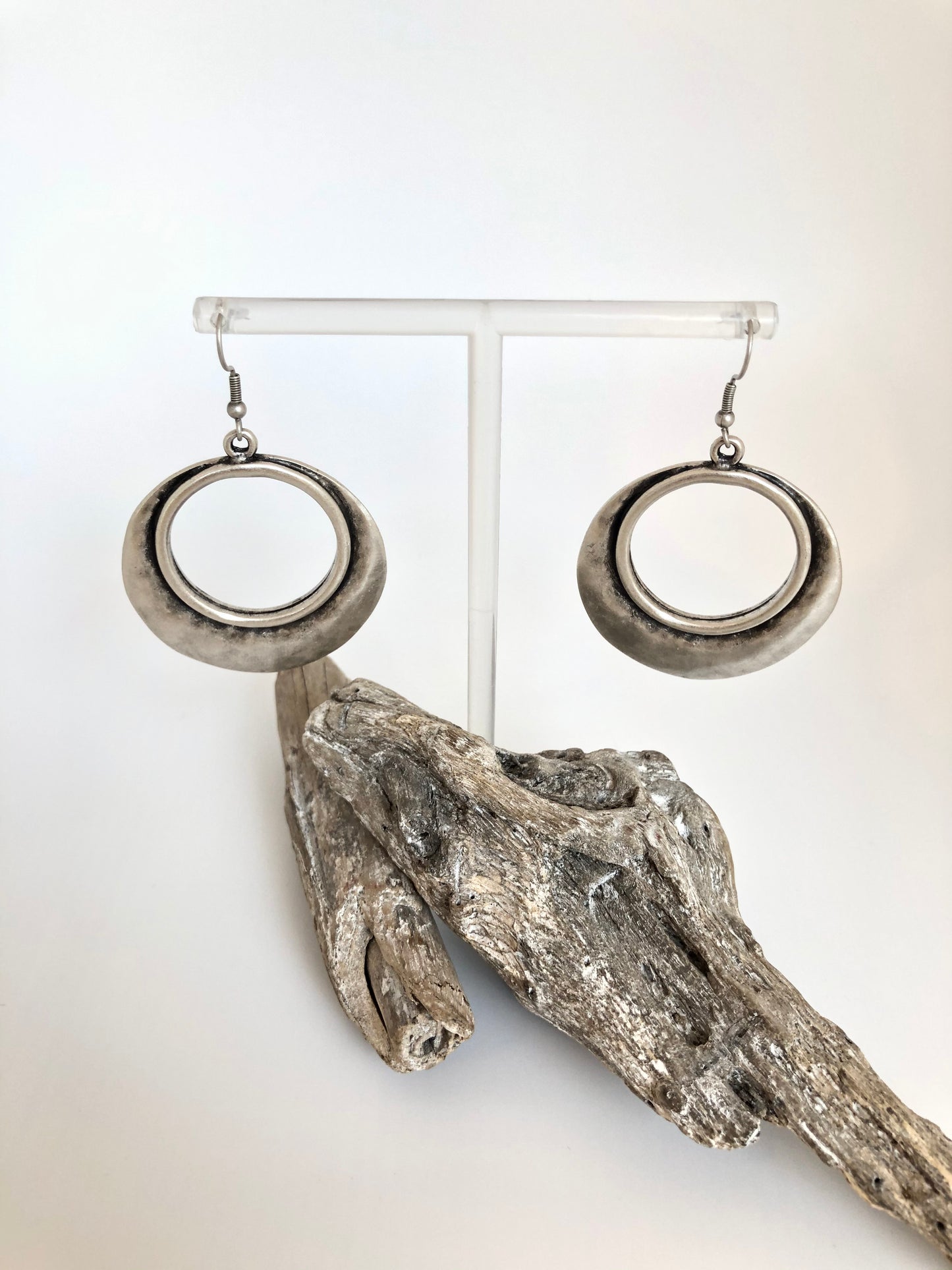 Boucles d'oreille Saki Zamac dessinée à Montréal